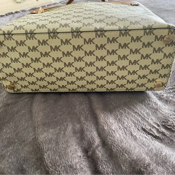 Michael Kors Brown and Cream Logo Tote - Picture 7 of 15